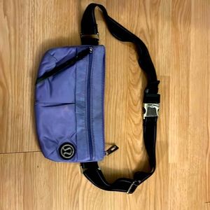 LULU LEMON FANNY PACK